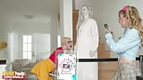 Fakehub - trío lésbico mientras la estatua cobra vida y se folla a dos chicas universitarias con un chorreo de leche snapshot 2