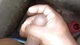 भारतीय देसी लड़का बाथरूम में हस्तमैथुन करता है snapshot 7