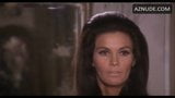 Tira de sutiã e calcinha de cetim branca em filme francês de 1969 snapshot 3