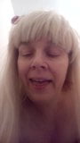 Seksowna blondynka śpiewa na żywo w każdą niedzielę snapshot 2