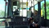 Babes sexy dans un bus public snapshot 18