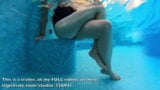 Jacuzzi, Wasser-Masturbation und öffentlicher Pool Orgasmus mit gekreuzten Beinen snapshot 3