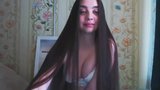 Schattige langharige brunette striptease, borstelen, lang haar snapshot 8