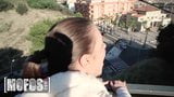 Ruská holka henessy je ošukaná na pov kameře na veřejnosti snapshot 10