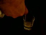 Ich teste, ob ein Shotglass voller Sperma einen Kater heilt ... snapshot 2