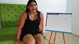 性感的微胖拉丁女郎在她的第一个视频中给肮脏的撸管指挥：我指导男人如何自慰女人以及如何潮吹.。 snapshot 1