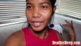 Adolescenta thailandeză Heather Deep ia o muie adâncă în gât - asiatică snapshot 3