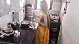 Bhabhi caliente tiene sexo en la cocina snapshot 3