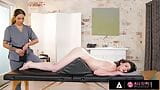 All Girl Massage - das heiße Schätzchen April Olsen benutzt ein Polster, um den Zugang zu Casey Calvers Muschi zu erleichtern snapshot 6