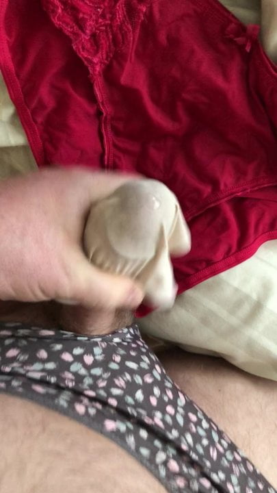 Дрочит Мамиными Трусами Видео