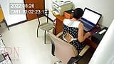 Domination au bureau, femdom, patronne et léchage de chatte d'une employée Tu veux être mon employé? Caméra dans le bureau cam1 snapshot 1