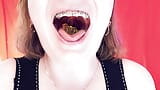 ASMR: frenillos y masticando con saliva y vore fetiche sfw video caliente por Arya Grander snapshot 7