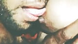 Indiana do interior linda dona de casa e marido romance - lábio quente para beijo labial snapshot 4