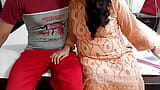 Jeeja und Sally nutzten die Abwesenheit von jemandem zu hause - klares Hindi-audio snapshot 4