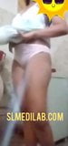 Srilankan girl removes panties snapshot 2