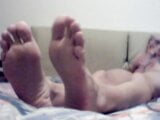 Sissygasme avec les pieds en POV snapshot 3