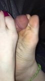 Geneckt und in die Sohlen gemolken, Footjob snapshot 10