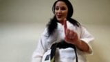 Mẹ chồng - sự thống trị của chân karate snapshot 15