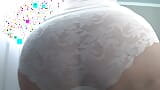 बड़े कूल्हों वाली नई पैंटी आजमाती है - बड़े स्तनों वाली चोदने लायक मम्मी से अनबॉक्सिंग snapshot 17