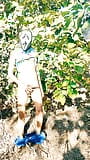 Un adolescent gay hindou jouit dans la forêt snapshot 5