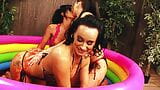 Tre incredibili ragazze lesbiche in costume da bagno sexy snapshot 3