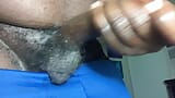 Hombre gay de polla negra masturbándose y corriéndose con gran carga, mientras gime y habla sucio snapshot 8