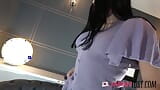 Японская милфа с сочным телом скачет на члене в видео от первого лица snapshot 1