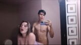 Mi mejor amiga me envía un video follando frente al espejo con su novio snapshot 8