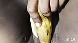 la povera banana viene mangiata dalla figa snapshot 10