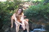 Brazilská Diana olizuje zadek své kamarádky v džungli snapshot 14