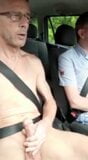 Henndrik nackt im Auto und steifer Schwanz snapshot 2