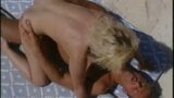 Harte Orgie im Freien für wilde blonde und brünette Schlampen snapshot 10