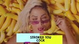 Sfida di sborra, Anita con Becky G - Banana snapshot 1