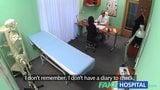 Fakehospital -dokter zorgt ervoor dat de patiënt goed wordt gecontroleerd snapshot 4