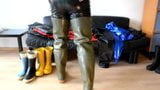 Geil in meinen Plastik Hosen und Gummistiefel Vorführung. Kein Abspritzen. snapshot 19