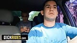 Il bel ragazzo biondo edipo rey accarezza il cazzo del tassista arrapato Leo blue nel taxi film completo - dick rides snapshot 3