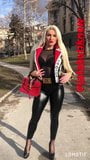 Jelena Unikat ist eine sexy Blondine in Latexleggings snapshot 1