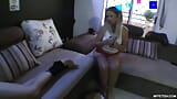 Massagem no pé para linda garota snapshot 3