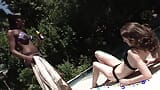 Anna Skye und chanel bryant, schwarze interracial masturbation im freien, lesben snapshot 3