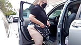 Hete geile ssbbw-milf met grote kont betrapt in het openbaar in de auto met zwarte man die poesje beft en neukmachine snapshot 1