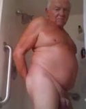 Lindo abuelo en el ducha snapshot 9