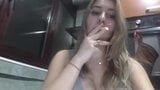 Chica embarazada fuma e intenta seducir a su novio snapshot 1