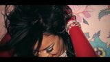 Rihanna เซ็กซี่ - ชุดชั้นในวาเลนไทน์ 2021 snapshot 4