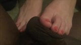 Footjob improvisado snapshot 7