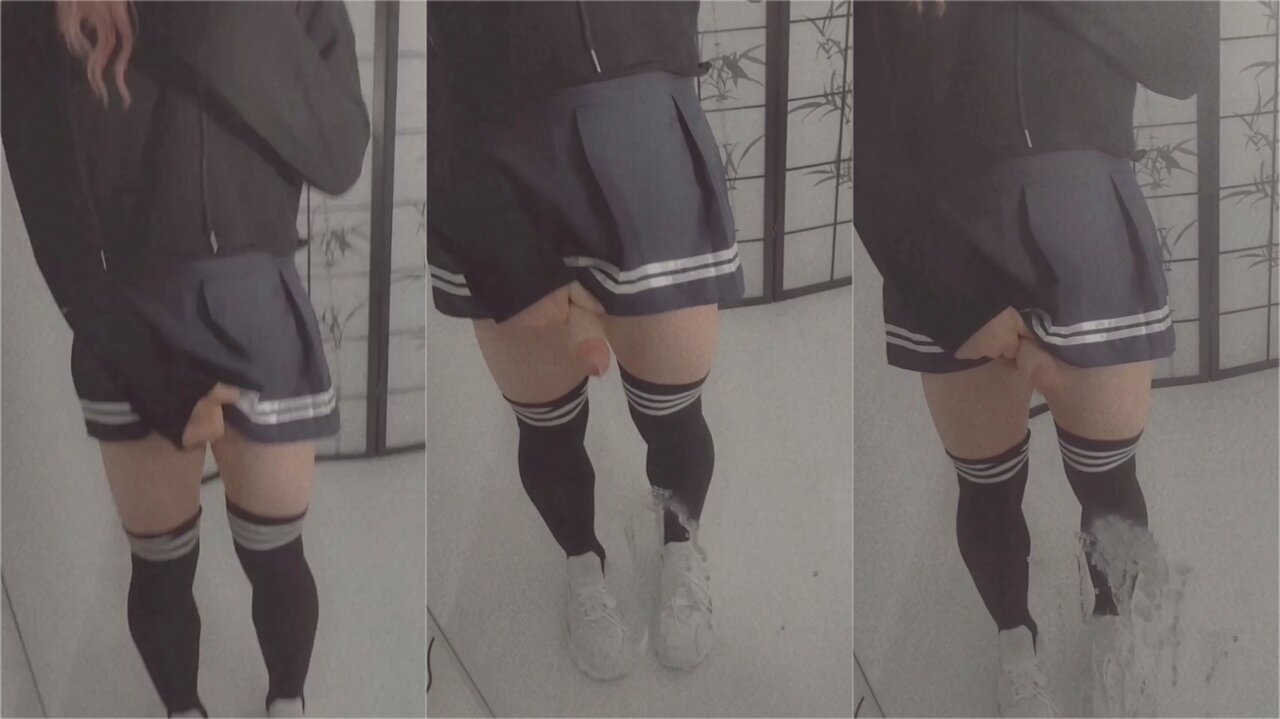 Cute trap Zoeqt cums on mirror | xHamster