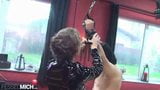 Cbt schiavo per dominatrice sexy tedesca con tortura di ballbusting snapshot 4