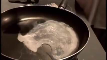 Yotoqxonada yangi turmush qurganlar ortasida ogzaki jinsiy aloqa