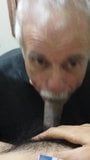 Alter Papi gibt mir Blowjob und isst mein Sperma snapshot 9