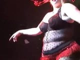 Perfetta bbw bionda nordico-occidentale in una danza burlesque mascherata snapshot 12