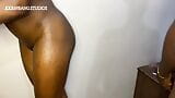 Нигерийские пацаны хардкорно трахаются с сексуальной крошкой snapshot 4